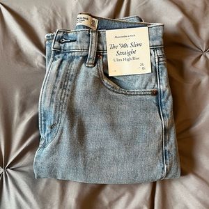 Ultra High Rise 90s Slim Straight 25S